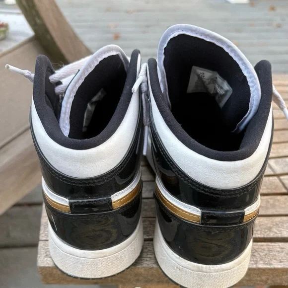 Air Jordan 1 Mid SE Patent Black Gold - Size 4.5 - Picture 8 of 11